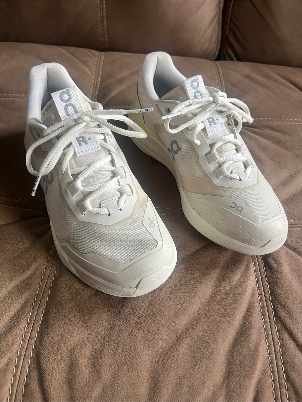 On Running THE ROGER Advantage Pro Sneakers - Cream / Limelight